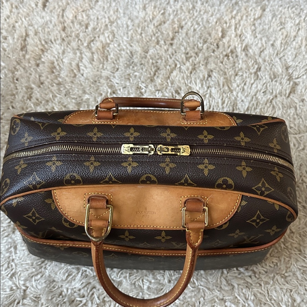 LOUIS VUITTON Deauville Monogram travel cosmetic Authentic Vintage & LV dustbag - Picture 2 of 7